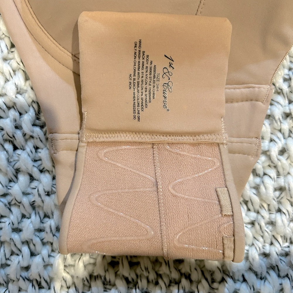 1st & Curves 34H (US) Strapless Bra with light padding and great structure.